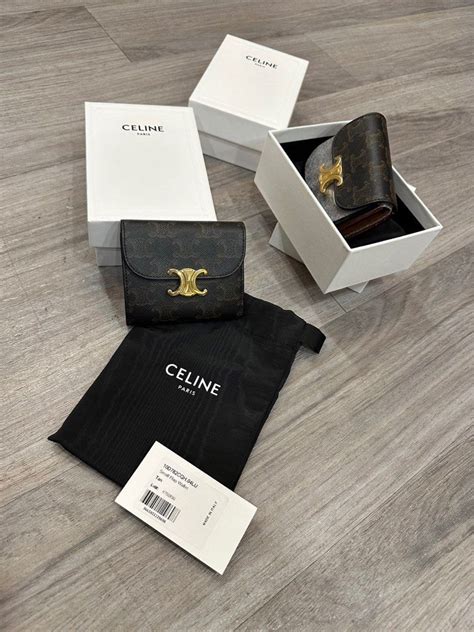 celine 老花皮夾|Celine 凱旋門「老花短夾」7款推薦：經典配色是百搭首選，奶茶 .